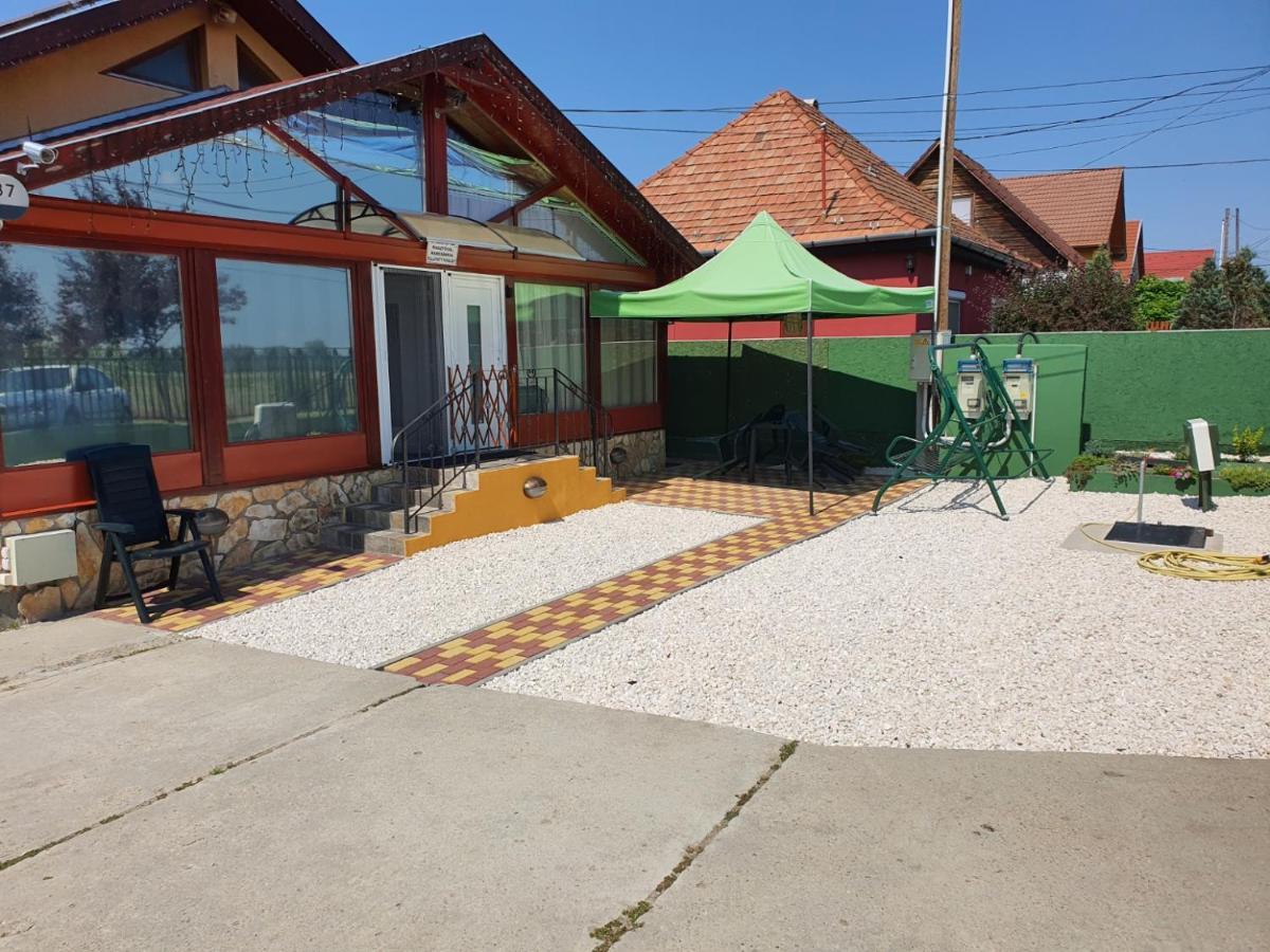Family Friendly Gyál Exterior foto