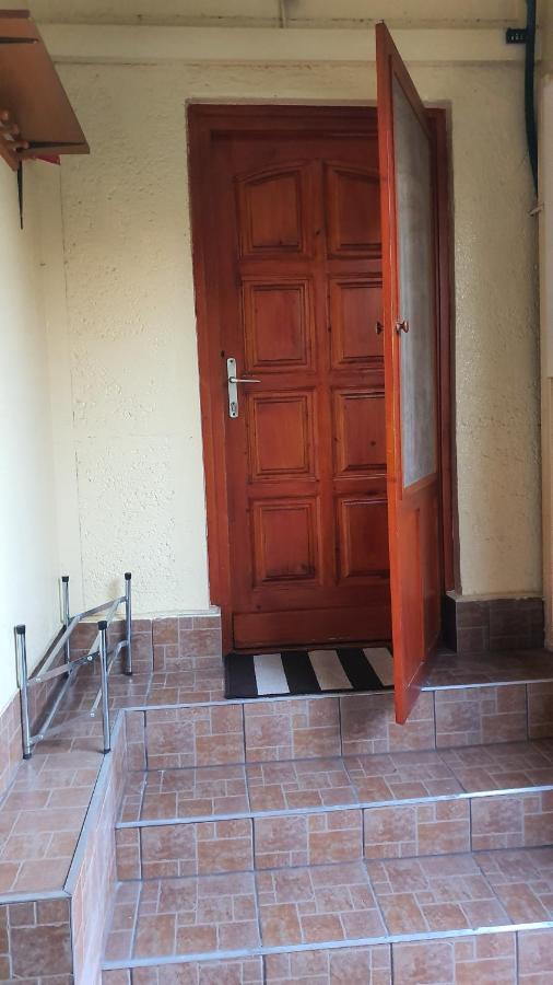 Family Friendly Gyál Exterior foto